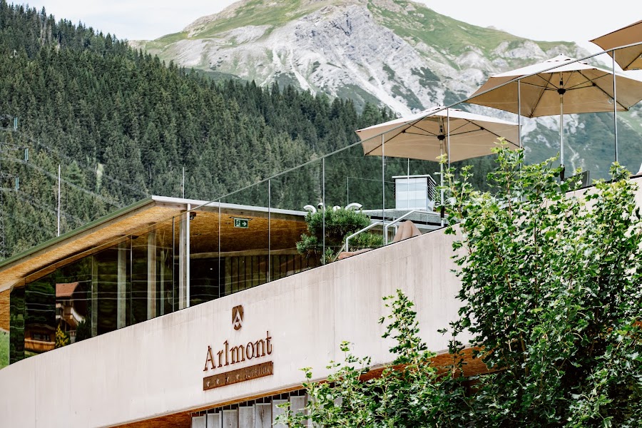 Rooftop Pool im Hotel Arlmont
