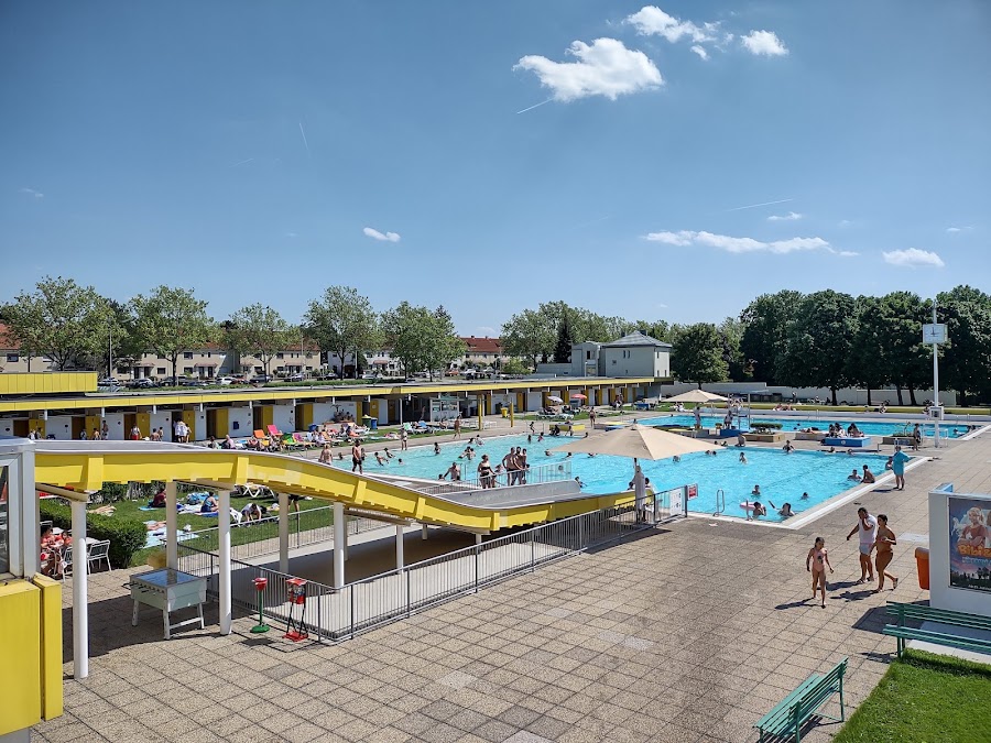 Hallen- und Sommerbad Hietzing