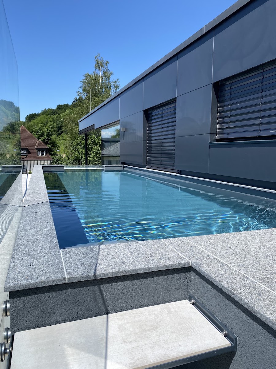 Schwimmbecken