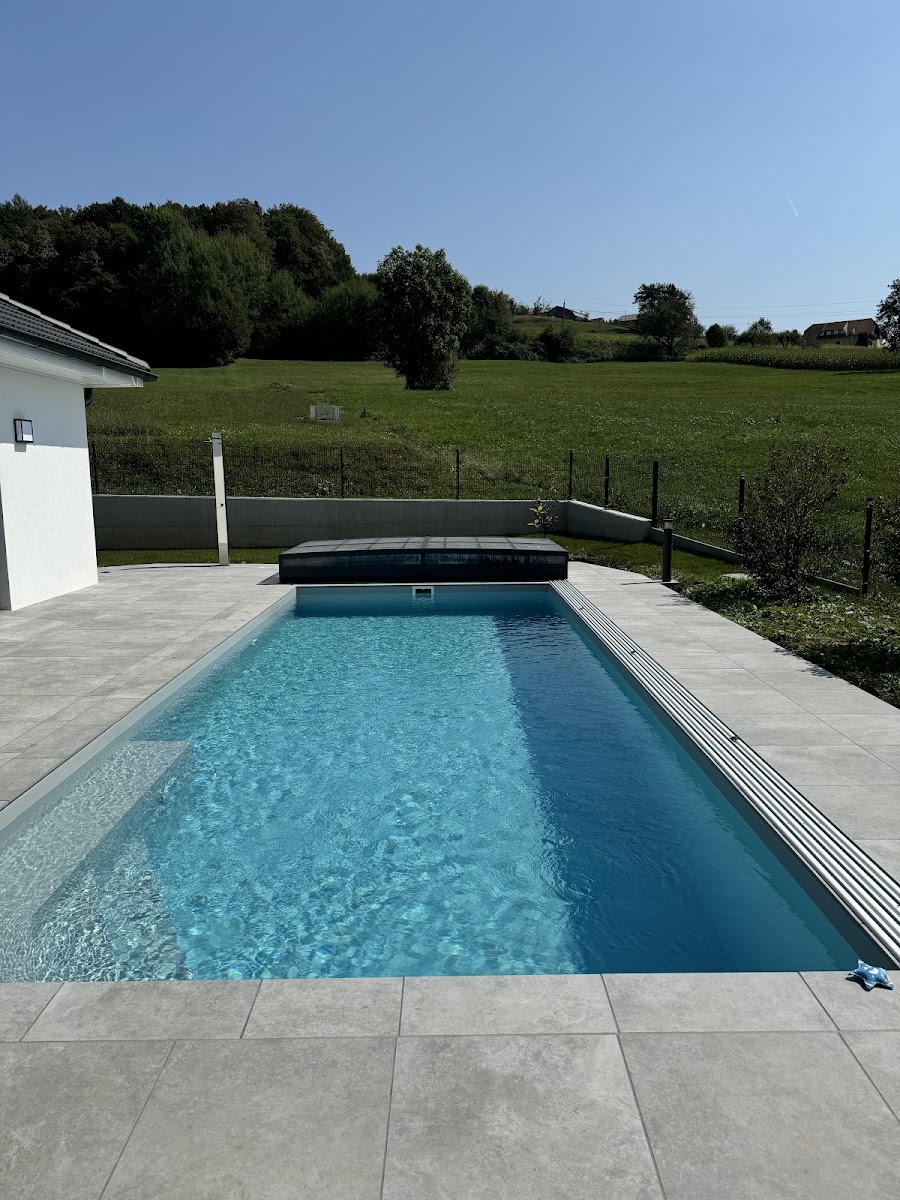 Schwimmbecken
