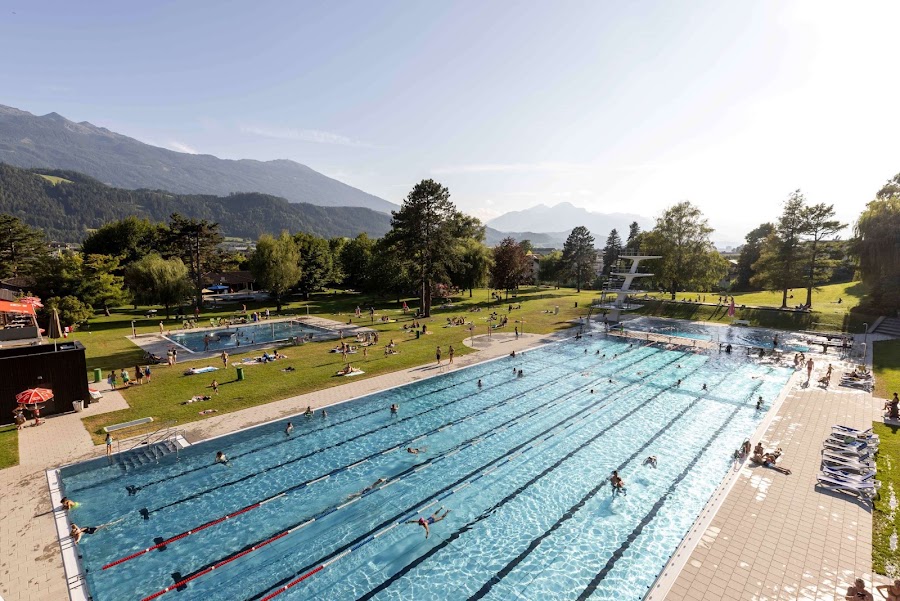 Schwimmbad Hall