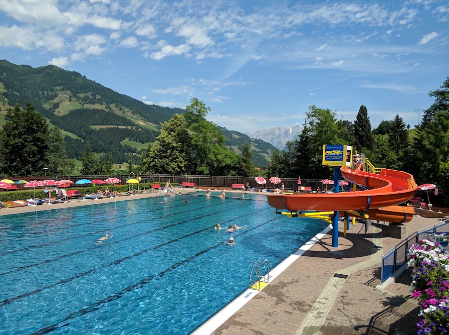 Wald-Schwimmbad