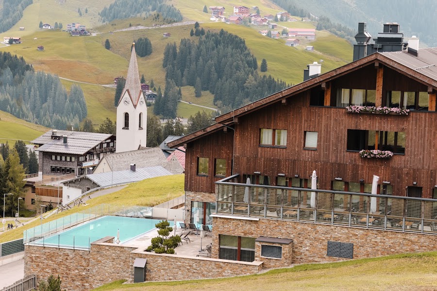 Infinity Pool - AlpenParks Hotel & Apartment Arlberg