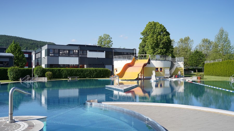 Erlebnisschwimmbad
